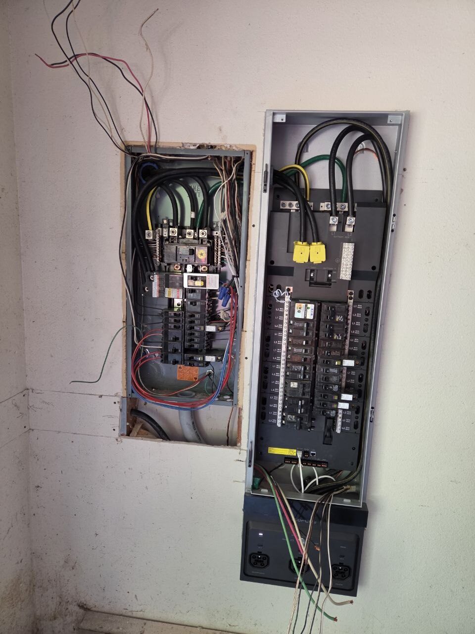 New service panel with battery backup installed by Avem Electrical in Clark County WA